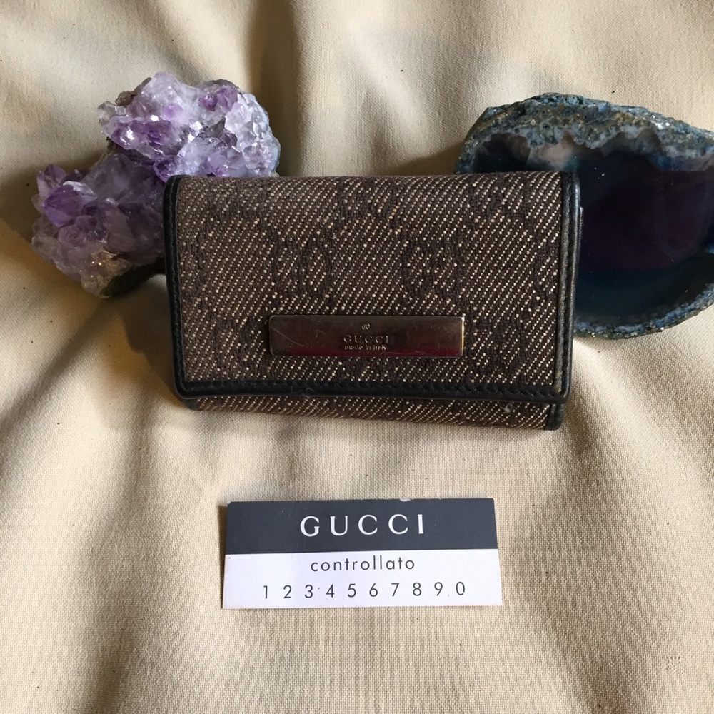 AUTHENTIC GUCCI SIGNATURE MONOGRAM KEY HOLDER